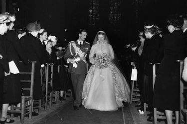 La princesse Joséphine-Charlotte de Belgique et le grand-duc héritier Jean de Luxembourg, lors de leur mariage religieux à Luxembourg le 9 avril 1953