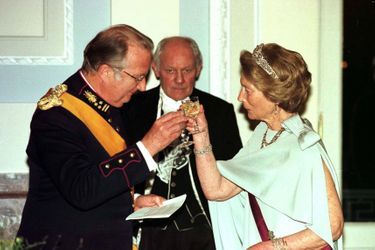 La grande-duchesse Joséphine-Charlotte de Luxembourg avec son frère le roi des Belges Albert II à Bruxelles, le 13 mars 1999