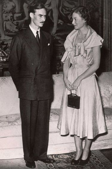 Première photo officielle de la princesse Joséphine-Charlotte de Belgique et du grand-duc héritier Jean de Luxembourg avant leur mariage. Photo du 15 novembre 1952