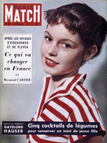 Couverture du Paris Match nÂ° 99  du 10 fÃ©vrier 1951 : c' est la premiÃ¨re couverture de Brigitte BARDOT. Elle a 16 ans.