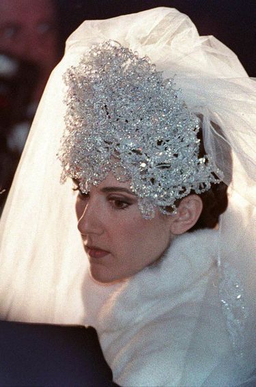 Celine Dion serieusement blessee par sa coiffe de mariage elle raconte