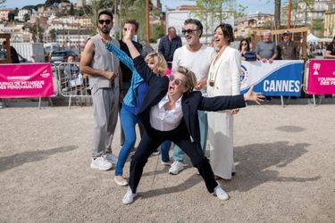 Joakim Latzko, Hector Langevin, Diane Dassigny, Agathe de La Boulaye, Stephane Blancafort et Zoi Severin jouent Ã  la pÃ©tanque lors du festival CannesSeries . Cannes, FRANCE-06/04/2024