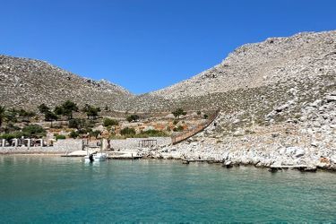 Le corps sans vie de Michael Mosley se trouvait à seulement 30 mètres de la plage et des vacanciers, contre la clôture d'un restaurant.