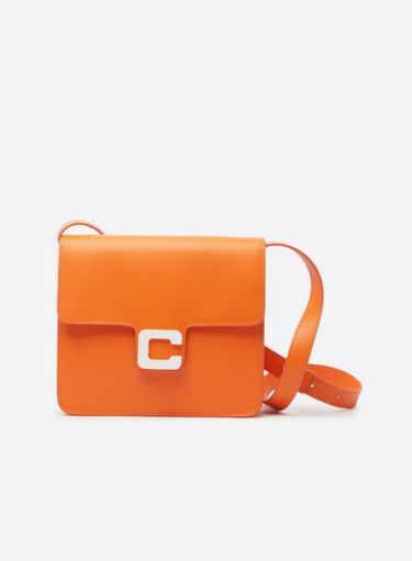 Mini bag anni Sessanta: elegante e semplice.  Un modo semplice ed efficace per riporre i tuoi oggetti essenziali, questa è la definizione della borsa Françoise Hardy perfetta.  Borsa Caryl, 385€.