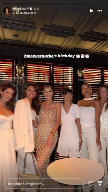 Maëva Coucke entourée d'Iris Mittenaere, Diane Leyre, Eve Gilles, Flora Coquerel et Sophie Thalmann pour ses 30 ans, à Paris, le 28 juin 2024.