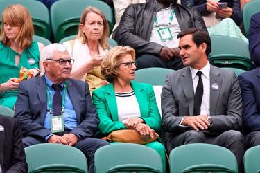 Robert, Lynette et Roger Federer le 6 juillet 2024 à Wimbledon.