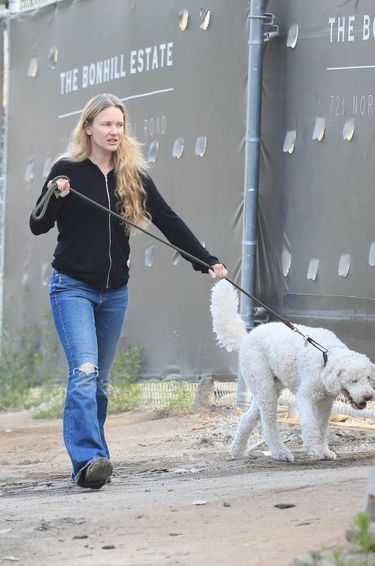 La romancière candienne Jennifer Wilson, l'ancienne épouse d'Elon Musk. Ensemble ils ont eu six enfants. Le premier d'entre eux, Nevada Alexander, meurt subitement dix semaines après sa naissance, en 2002. Le couple a ensuite des jumeaux le 15 avril 2004, nommés Griffin et Vivian (née Xavier), puis des triplés le 1er janvier 2006, nommés Kai, Saxon et Damian.