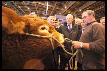 Michel Barnier en 2009, alors ministre de l’Agriculture, en visite au Salon.