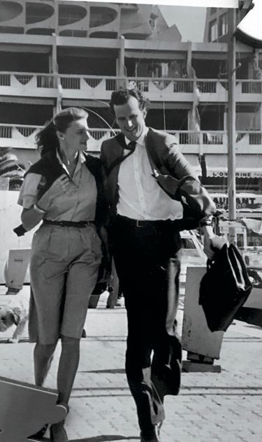 Michel Barnier, député de la Savoie et sa fiancée Isabelle, avocate de formation. Ils se marieront le 14 janvier 1982.