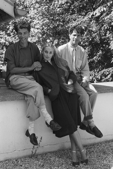 Geneviève Grad cercada por Igor e Gichka Bogdanoff em 1983.