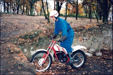 François Vérove, alors gardien de la paix, à l’école motocycliste de la préfecture de police de Paris, à Rungis en 1992. Il a déjà tué et violé plusieurs fois.