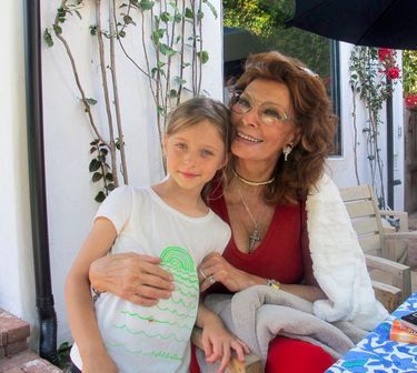Bal des débutantes : la petite-fille de Sophia Loren Lucia Sofia Ponti