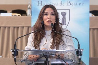 Eva Longoria à la 164ème vente de vins des Hospices de Beaune, le 17 novembre 2024.