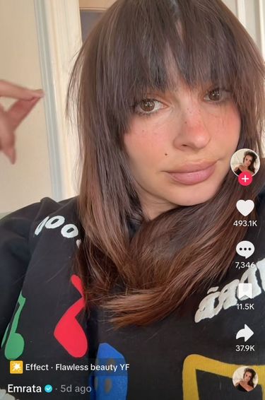 Emily Ratajkowski : Panique capillaire ! Le mannequin partage sa « pire coupe de cheveux » sur Instagram