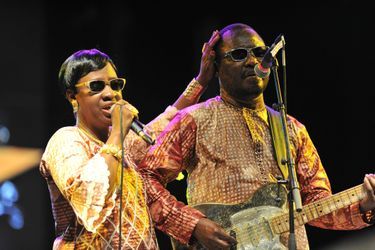 Les musiciens Amadou et Mariam sur scène en 2014 à Abidjan, lors du 7e Festival des musiques urbaines d'Anoumabo.
