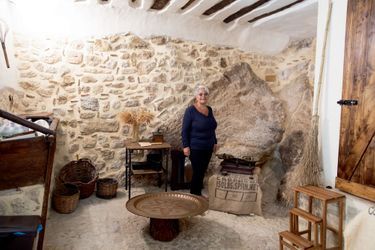 Lila Desjardins a entièrement rénové une « casa » de Gangi. Ici, la mangeoire, rez-de-chaussée où l’on gardait les bêtes. Le 26 avril.