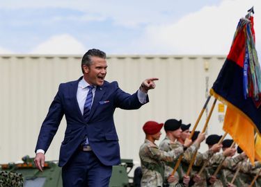 Pete Hegseth, Secretary of State for Defense. tattooed, arrogant, virulent ... pete
