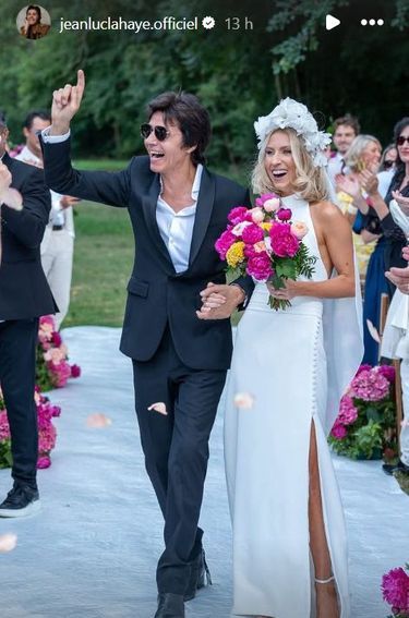 Tapis blanc et pluie de pétales : la 2e cérémonie de mariage de Jean-Luc  Lahaye en images