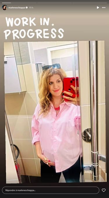 Marlène Schiappa pose avec son ventre rond sur Instagram, le 29 juillet 2025, elle qui attend son troisième enfant à 42 ans.