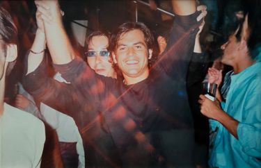 Arnaud et Filip Nikolic en boîte de nuit.
