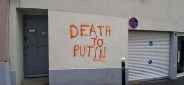 “Death to Putin”: in Paris, the gallery where Vladimir Putin’s alleged daughter works vandalized