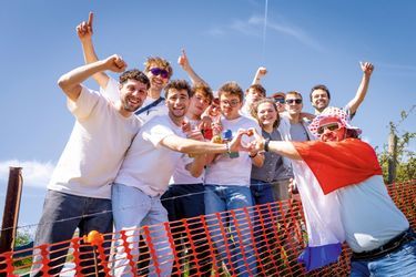 Οι Γάλλοι και Βέλγοι οπαδοί περιμένουν τους αγαπημένους τους, Paul Seixas.