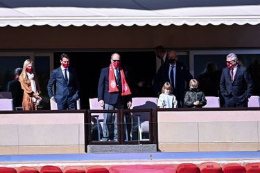 Le prince Albert II de Monaco avec ses jumeaux la princesse Gabriella et le prince Jacques au stade Louis-II à Monaco, le 27 février 2022