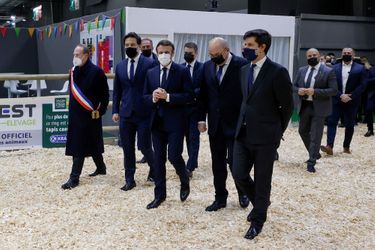 Crise en Ukraine oblige, le président de la République Emmanuel Macron a effectué une visite express au Salon de l&#039;Agriculture, ce samedi à Paris. 