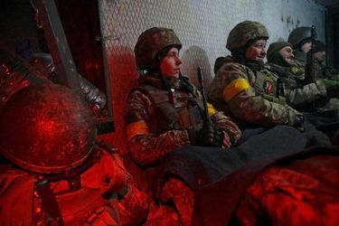 Le photographe de l'agence Reuters Maksim Levin a immortalisé la résistance des soldats ukrainiens basés à Vasylkiv, dans la région de Kiev.