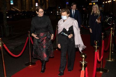 la reine Sonja de Norvège suivie de la princesse Mette-Marit à Oslo, le 16 février 2022