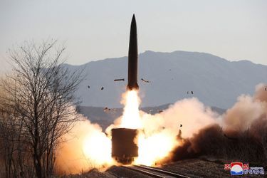Un missile lancé par la Corée du Nord, photographié par l&#039;agence centrale nord-coréenne, le 14 janvier.