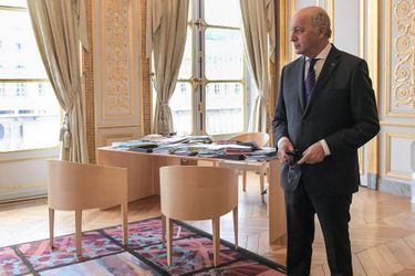 Laurent Fabius dans son bureau du Conseil Constitutionnel, au Palais-Royal, ce mardi 25 janvier.  