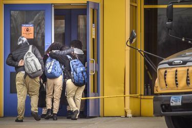 Les élèves reviennent au collège le 19 janvier après la mort de leur camarade dans le Connecticut.