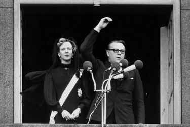 La reine Margrethe II de Danemark est proclamée par le Premier ministre Jens Otte Krag au Palais de Christiansborg à Copenhague, le 15 janvier 1972 