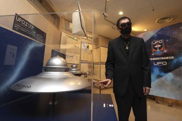 L&#039;International UFO laboratory, à Lino, présenté par Takeharu Mikami, journaliste spécialisé dans le paranormal. 