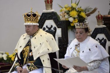 Le roi des Tonga Tupou VI et sa femme la reine Nanasipau&#039;u, le 4 juillet 2015, jour de leur sacre 