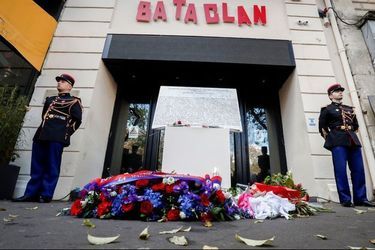 Devant le Bataclan lors de l&#039;hommage aux victimes le 13 novembre 2018.