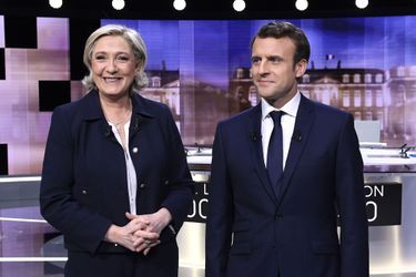 Emmanuel Macron et Marine Le Pen sur le plateau du débat d&#039;entre deux tours, le 3 mai 2017.
