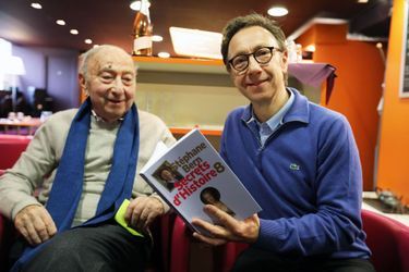 Stéphane Bern avec son père, Louis, le 22 décembre 2018, à la librairie Doucet au Mans.