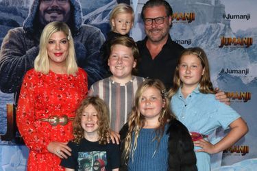 Tori Spelling avec ses cinq enfants et son mari Dean McDermott en décembre 2019