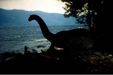 Le professeur Denys Tucker voulait financer une expédition à la recherche du monstre du Loch Ness. Cette lubie lui a coûté son poste. 