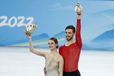 Gabriella Papadakis et Guillaume Cizeron médaillés d'or en danse sur glace.