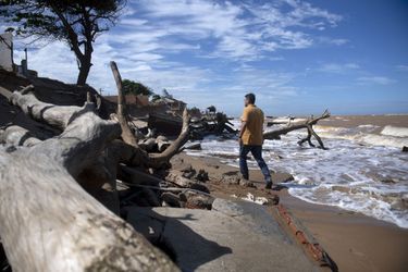 La citée balnéaire d&#039;Atafona, au nord de Rio de Janeiro (Brésil), disparaît peu à peu sous les eaux, victime de la montée du niveau de la mer.