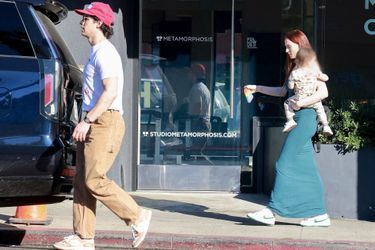 Joe Jonas, sa femme Sophie Turner, et leur fille Willa, à Los Angeles, le 12 février 2022.