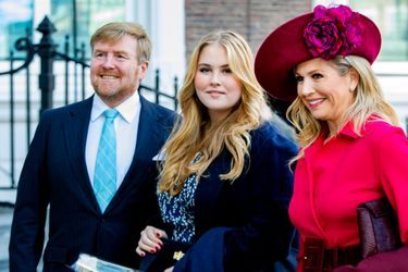La princesse Catharina-Amalia des Pays-Bas avec ses parents le roi Willem-Alexander et la reine Maxima, le 8 décembre 2021
