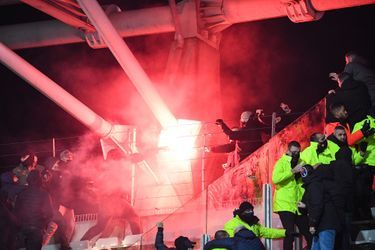 Des violentes bagarres ont éclaté dans les tribunes du stade Charléty.