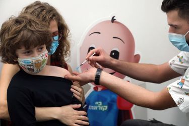 Enfant vacciné à Tel Aviv, en Israël.