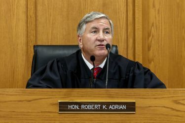 Le juge Robert Adrian est sous le feu des critiques après avoir changé d'avis dans une affaire de viol.