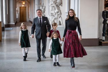 La princesse Madeleine de Suède avec son mari Christopher O’Neill et leurs enfants les princesses Leonore et Adrienne et le prince Nicolas au Palais royal à Stockholm, le 20 décembre 2021 