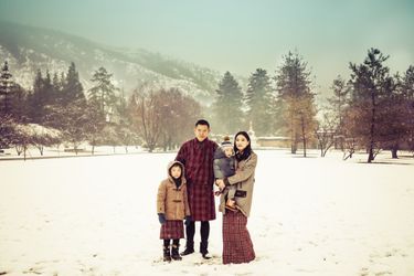 Le roi Jigme Khesar Namgyel Wangchuck, son épouse la reine Jetsun Pema et leurs deux enfants, le 29 décembre 2021